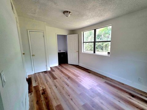 Tiny photo for 906 N VETERANS Drive, Perry, FL 32347 (MLS # 399391)