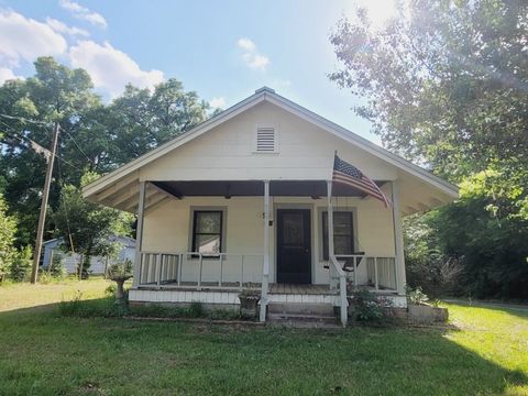Tiny photo for 526 N Adams Street, Quincy, FL 32351 (MLS # 399236)