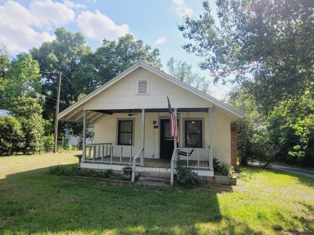 Photo of 526 N Adams Street, Quincy, FL 32351 (MLS # 399236)