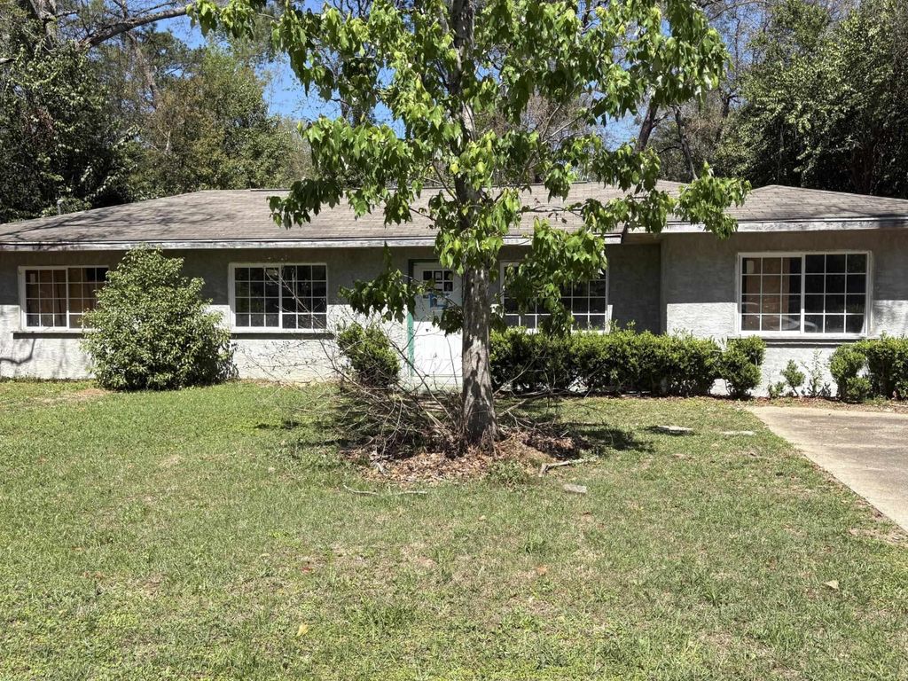 Photo of 702 APACHE Street, Tallahassee, FL 32301 (MLS # 398306)