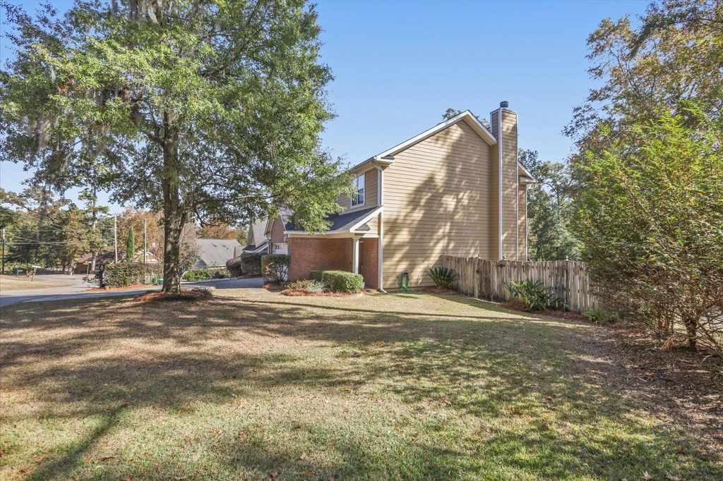 Photo of 525 Forest Green Dr Dr, Tallahassee, FL 32308 (MLS # 397989)