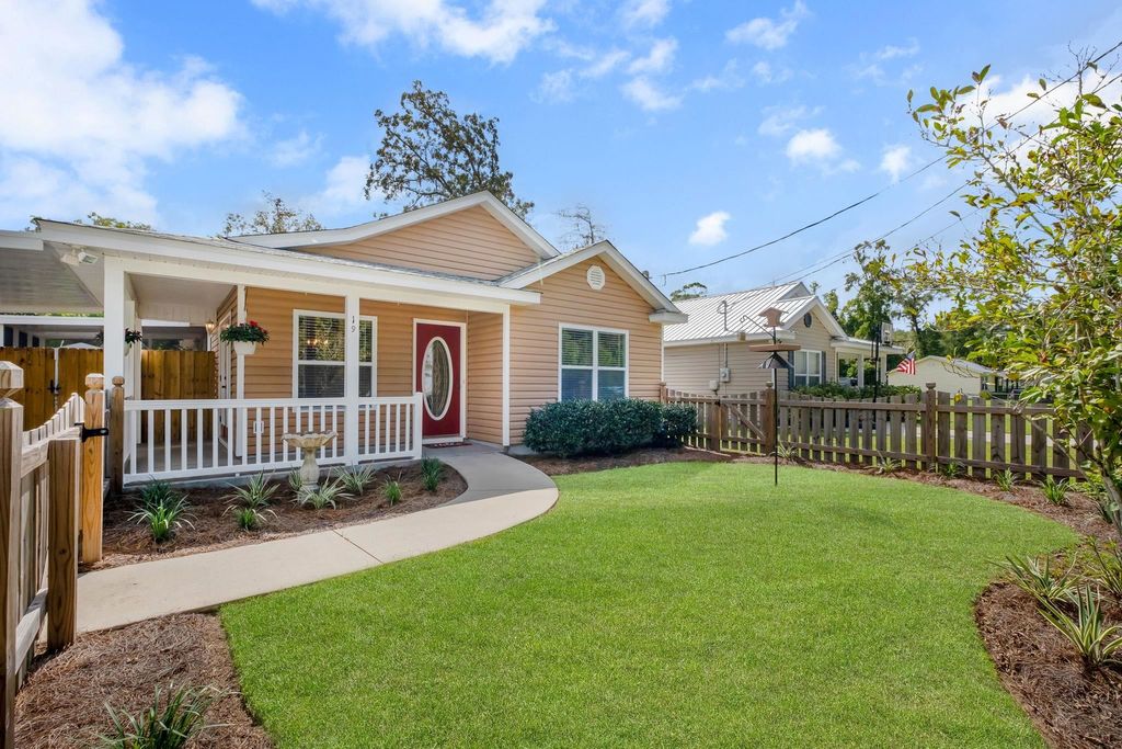 Photo of 19 Susquehanna Trail, Crawfordville, FL 32327 (MLS # 391945)