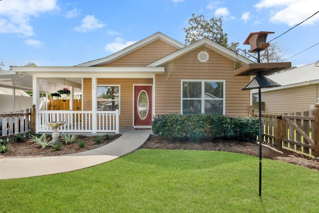 Photo of 19 Susquehanna Trail, Crawfordville, FL 32327 (MLS # 391945)