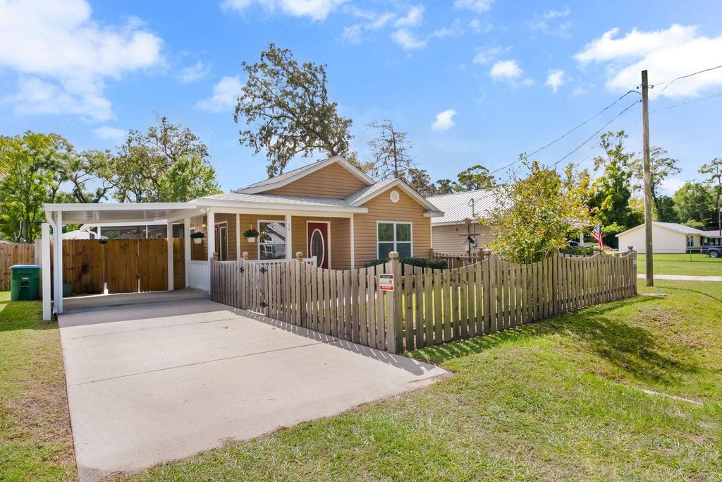 Photo of 19 Susquehanna Trail, Crawfordville, FL 32327 (MLS # 391945)