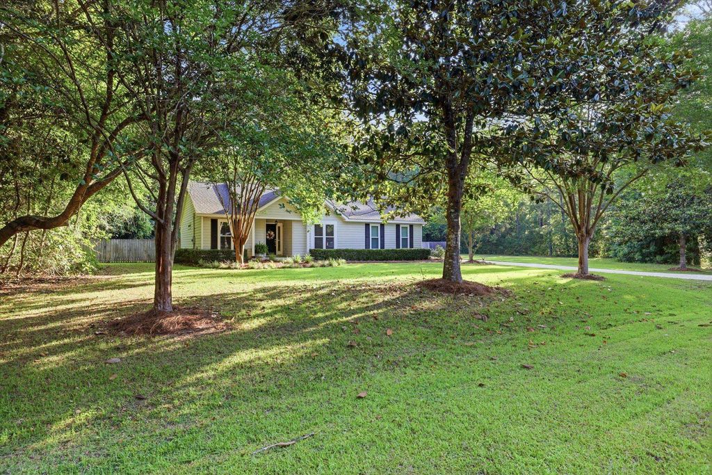 Photo of 9127 Foxwood Dr DR, Tallahassee, FL 32309 (MLS # 401139)