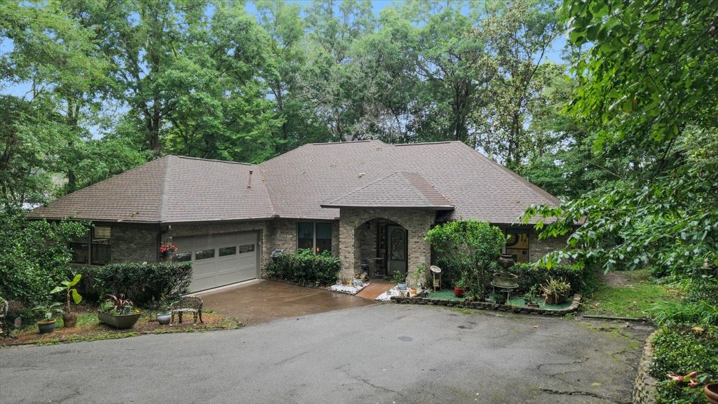 Photo of 1136 Coe Landing Road, Tallahassee, FL 32310 (MLS # 399988)