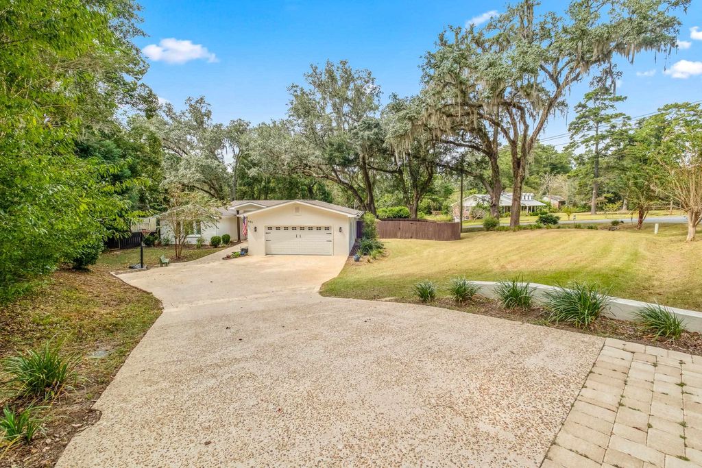 Photo of 605 Waverly Road, Tallahassee, FL 32312 (MLS # 391363)