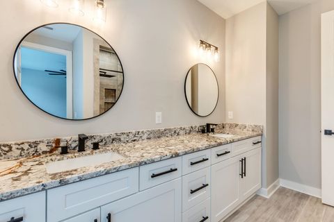 Tiny photo for 226 E BRADFORD Road #A & B, Tallahassee, FL 32303 (MLS # 394972)