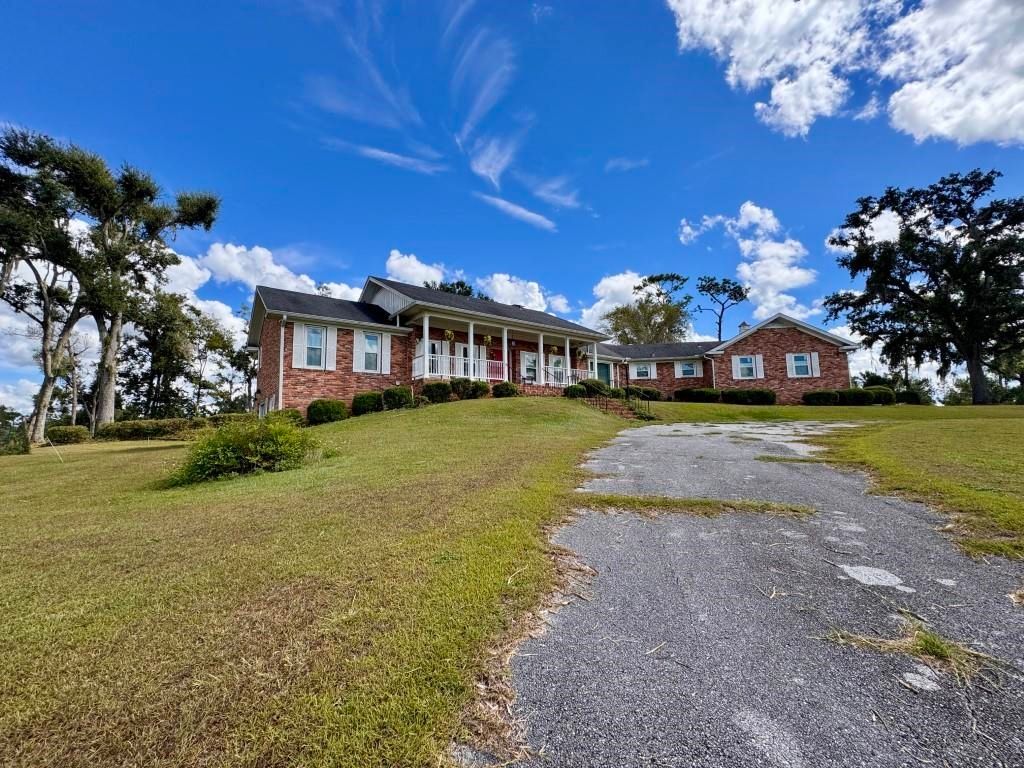 Photo of 588 NW Pickle Lane, Madison, FL 32340 (MLS # 391555)