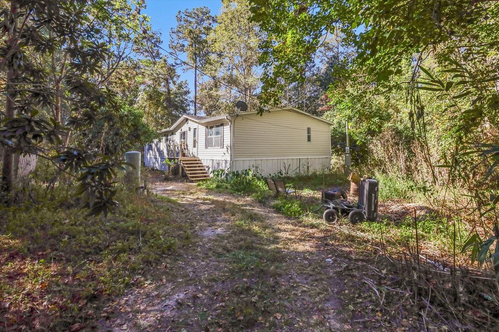 Photo of 728 Sir Richard Road, Tallahassee, FL 32310 (MLS # 393436)