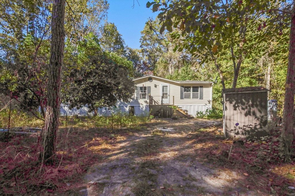 Photo of 728 Sir Richard Road, Tallahassee, FL 32310 (MLS # 393436)