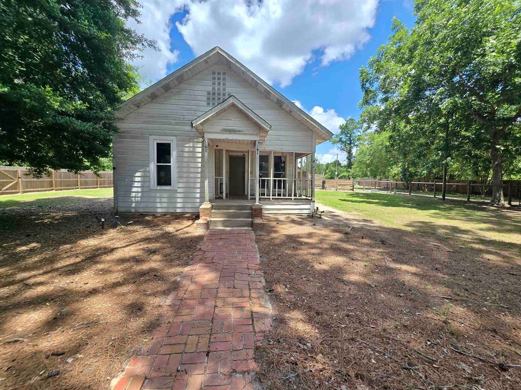 Photo of 8497 SYCAMORE Road, Greensboro, FL 32351 (MLS # 400160)
