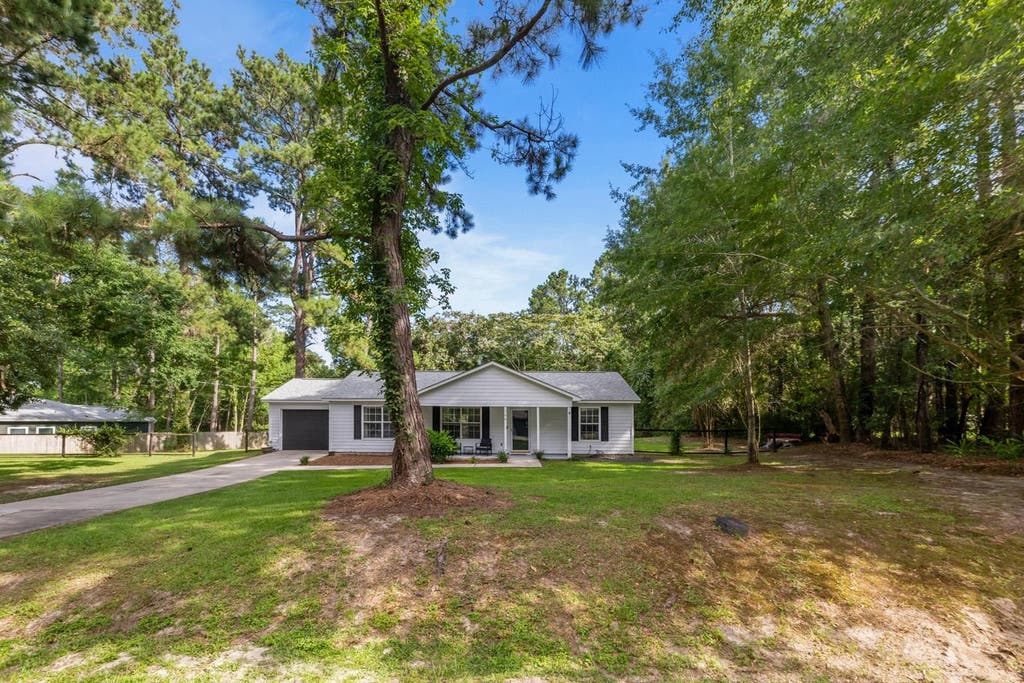 Photo of 166 Sierra Road, Havana, FL 32333 (MLS # 402297)