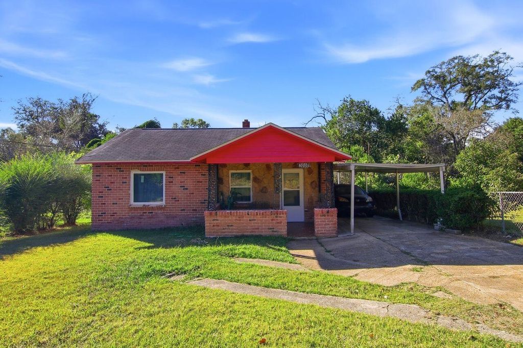 Photo of 1008 Central Street, Tallahassee, FL 32303 (MLS # 394264)