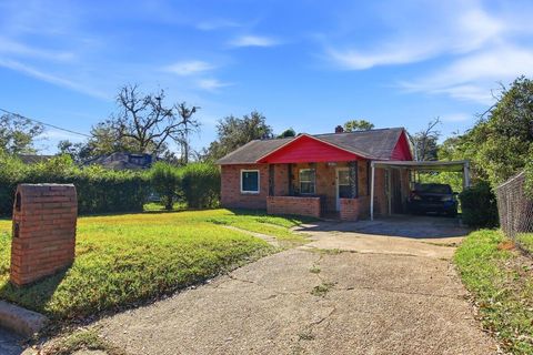 Tiny photo for 1008 Central Street, Tallahassee, FL 32303 (MLS # 394264)