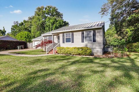 Tiny photo for 1100 Hawthorne Street, Tallahassee, FL 32308 (MLS # 398434)