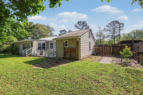 Tiny photo for 1100 Hawthorne Street, Tallahassee, FL 32308 (MLS # 398434)