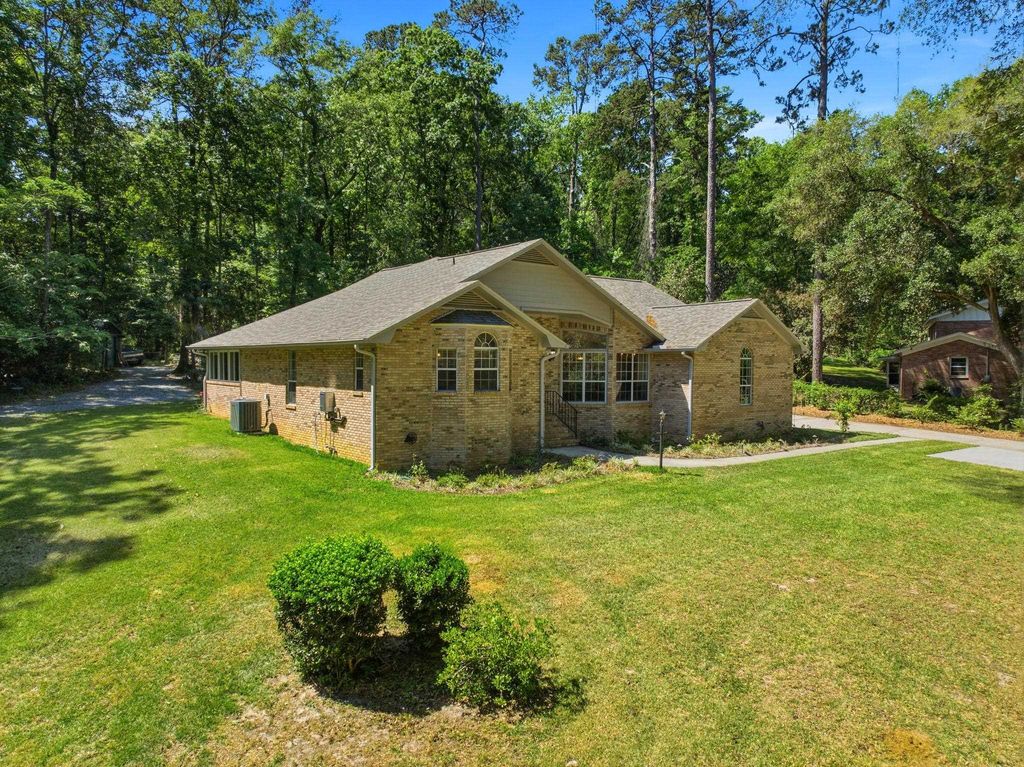 Photo of 3549 LAKESHORE Drive, Tallahassee, FL 32312 (MLS # 399012)