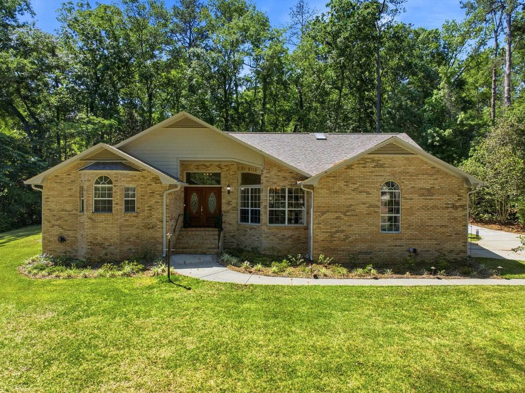 Photo of 3549 LAKESHORE Drive, Tallahassee, FL 32312 (MLS # 399012)