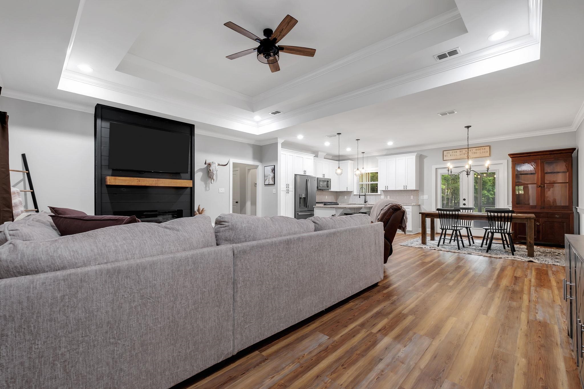 512 Creekside Court