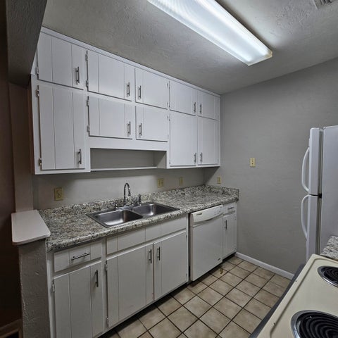 Tiny photo for 2006 Bradford Court #B, Tallahassee, FL 32303 (MLS # 401311)