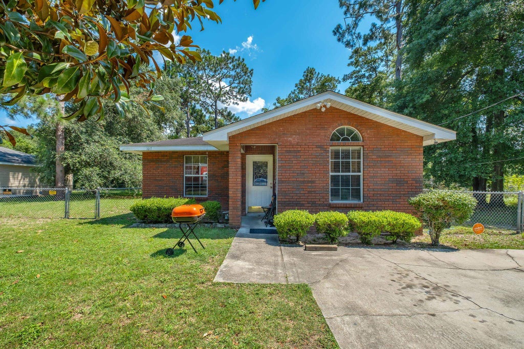 Photo of 107 Ponce De Leon, Tallahassee, FL 32305 (MLS # 402050)
