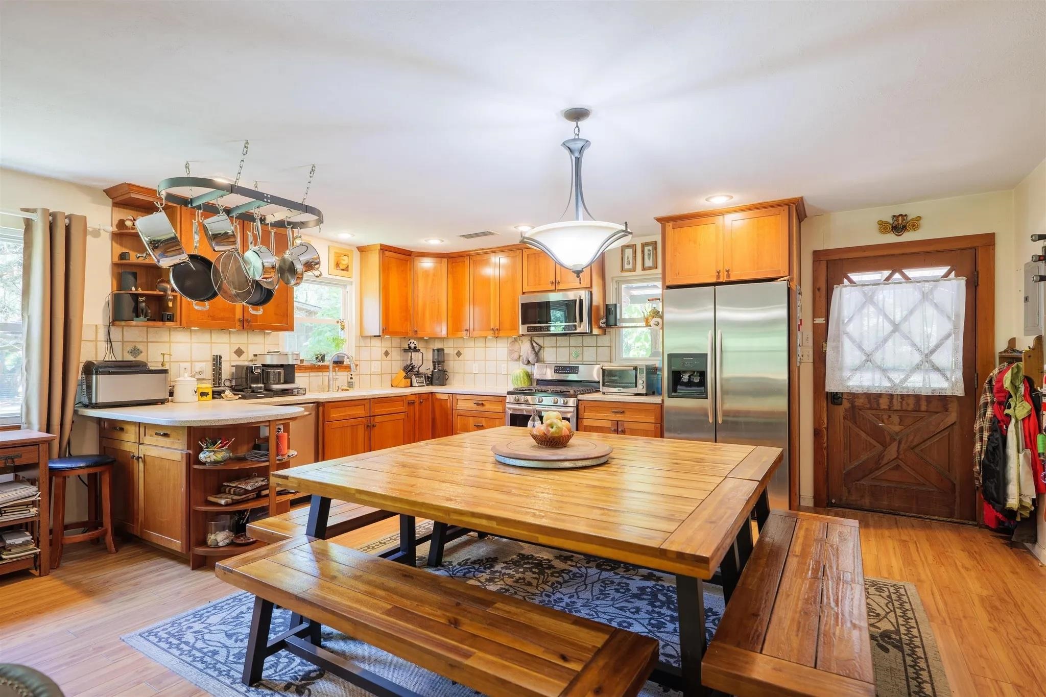 438 NE English Ivy Trail