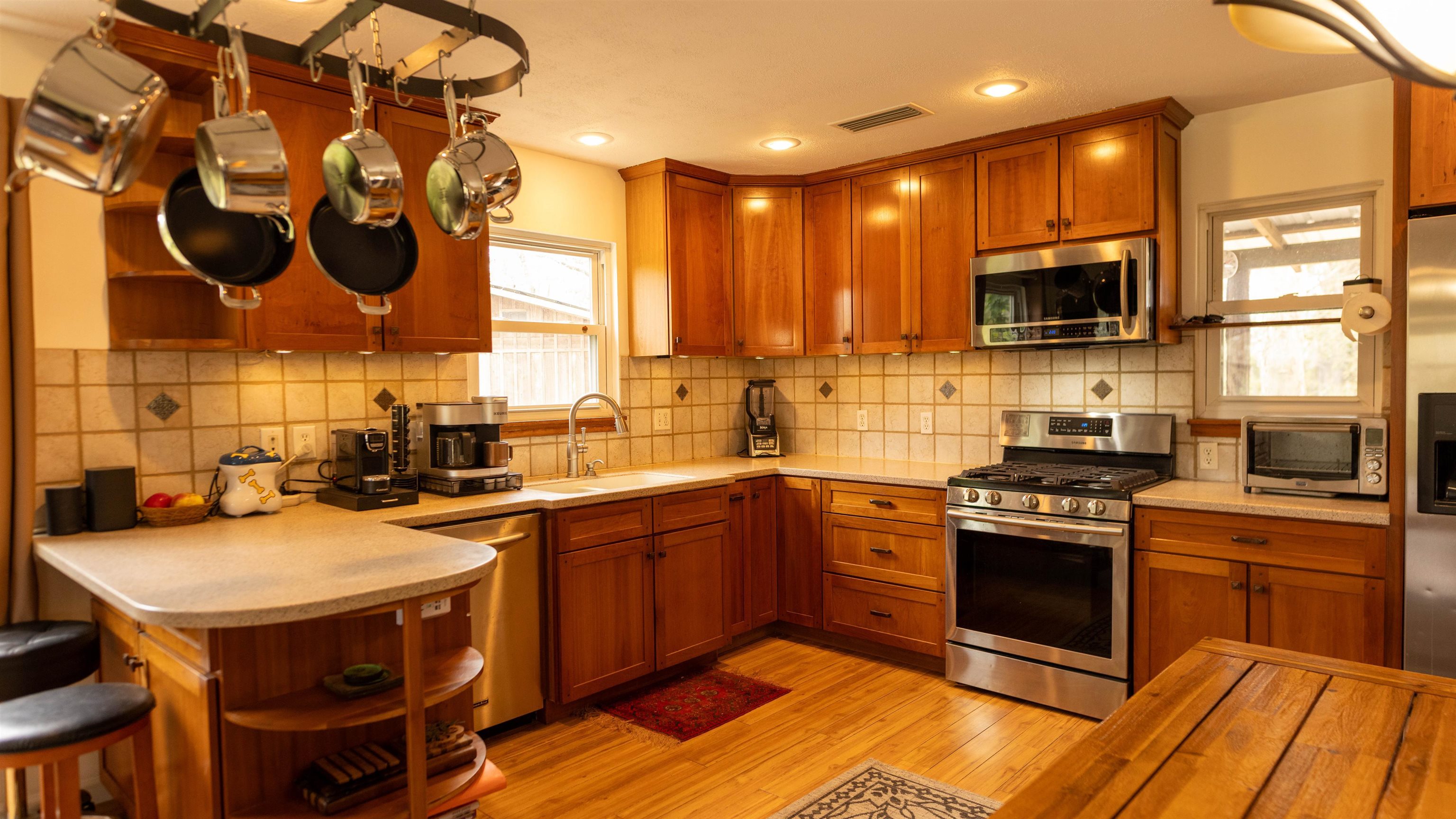 438 NE English Ivy Trail