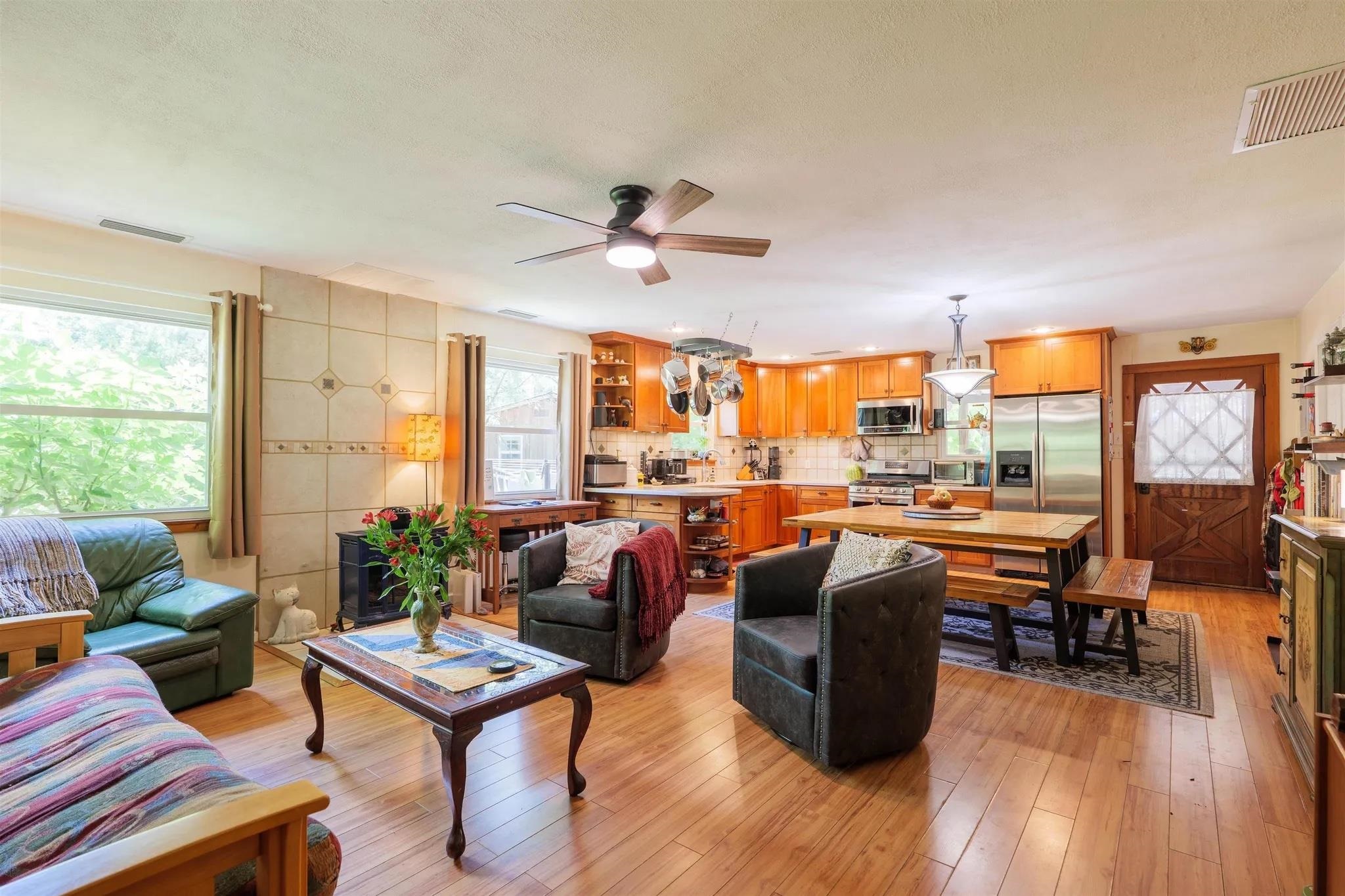 438 NE English Ivy Trail