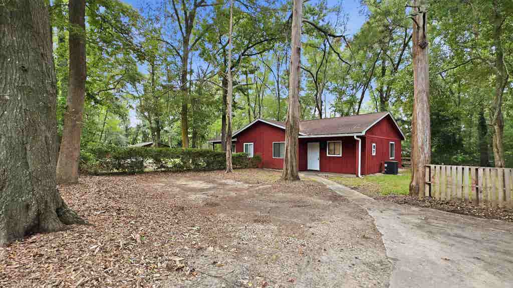 Photo of 2741 W Tharpe Street, Tallahassee, FL 32303 (MLS # 403117)