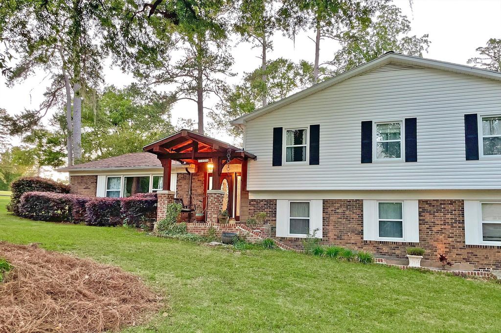 Photo of 3086 Waterford Drive, Tallahassee, FL 32309 (MLS # 392124)