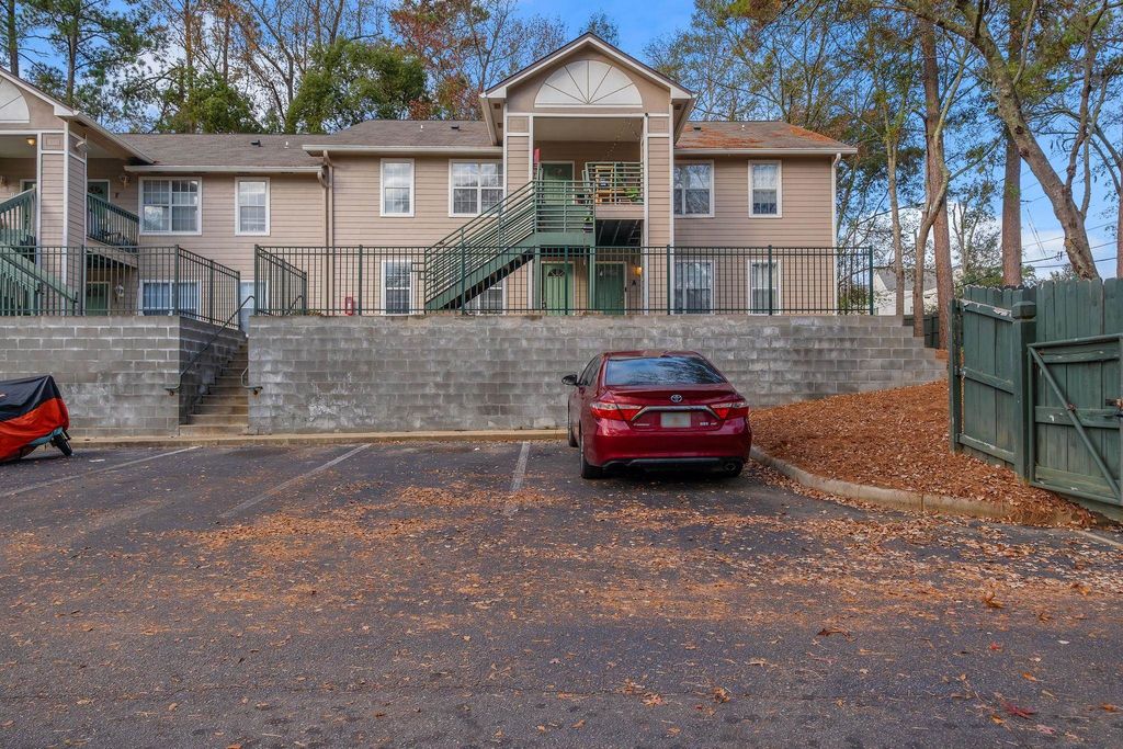 Photo of 1100 Greentree Court #C, Tallahassee, FL 32303 (MLS # 395040)