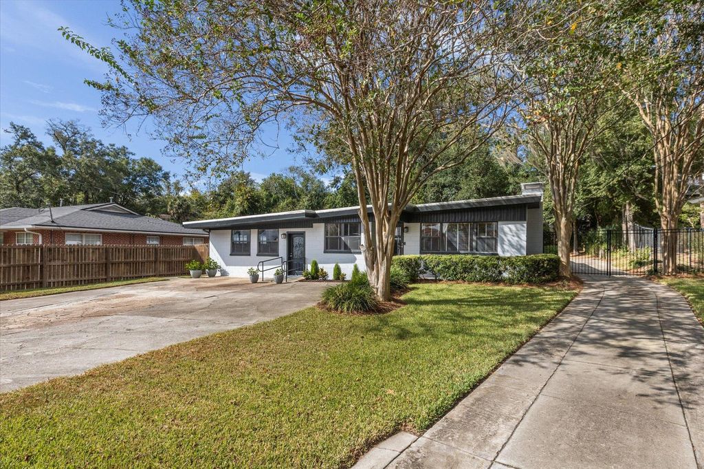 Photo of 104 W 4Th Avenue, Tallahassee, FL 32303 (MLS # 391566)