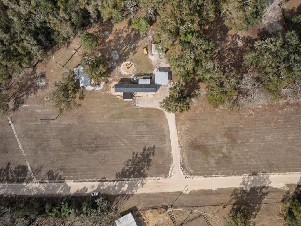 Photo of 42 Kenneth Circle, Crawfordville, FL 32327 (MLS # 396080)