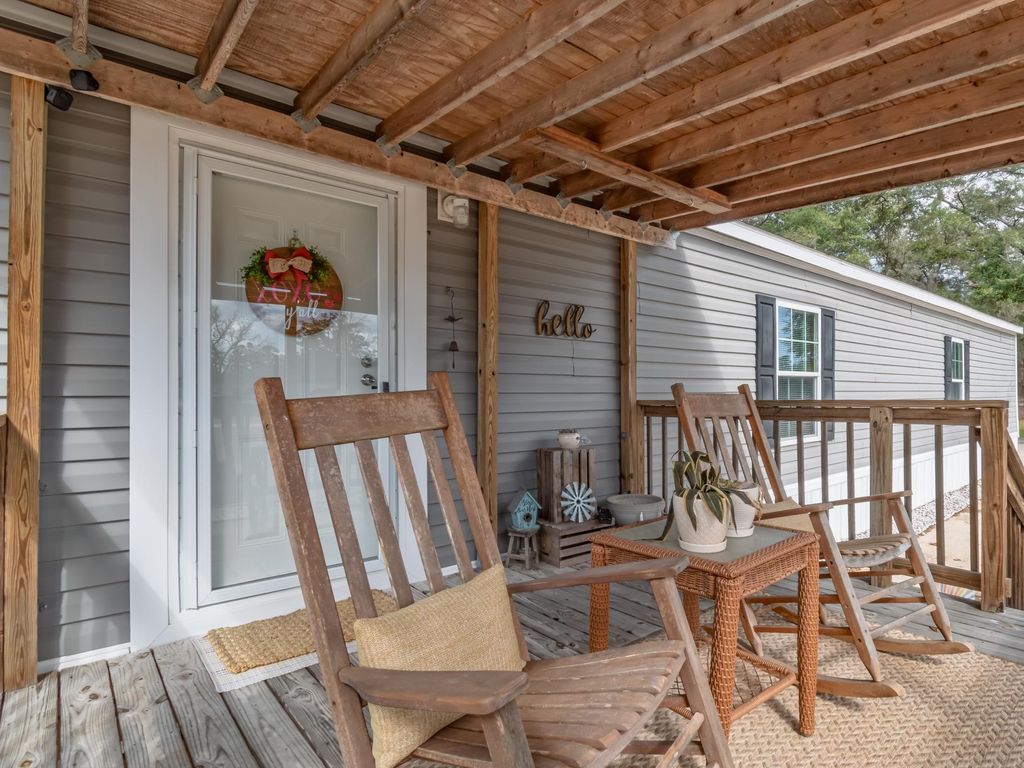 Photo of 42 Kenneth Circle, Crawfordville, FL 32327 (MLS # 396080)