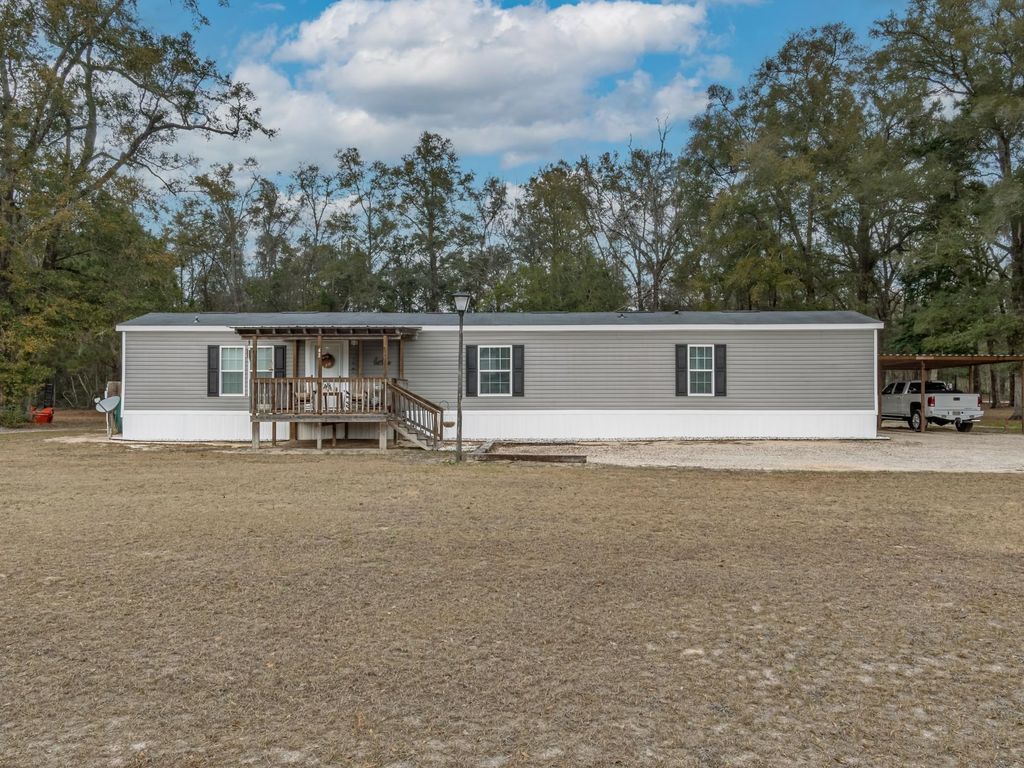 Photo of 42 Kenneth Circle, Crawfordville, FL 32327 (MLS # 396080)