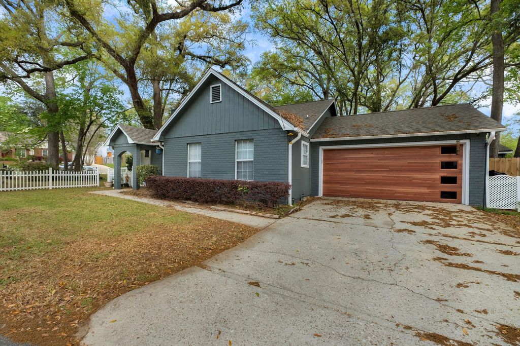 Photo of 1552 Cinnamon Bear Circle, Tallahassee, FL 32311 (MLS # 397778)