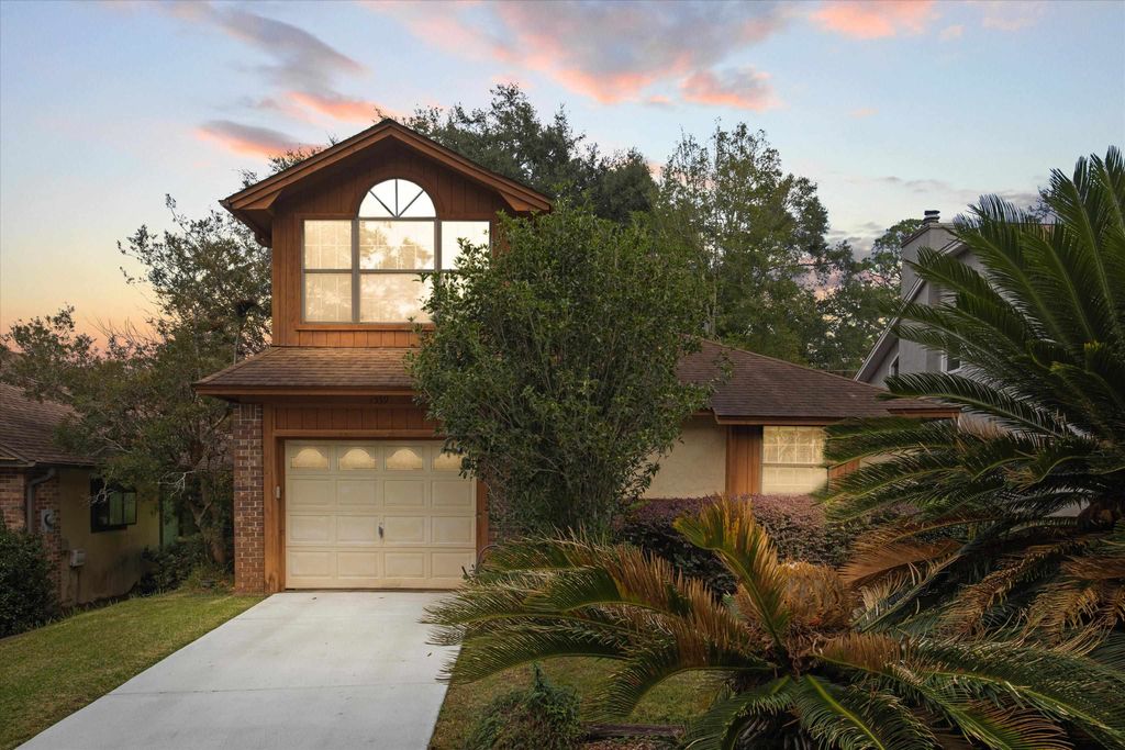 Photo of 1559 Gardenpark Lane, Tallahassee, FL 32308 (MLS # 393043)