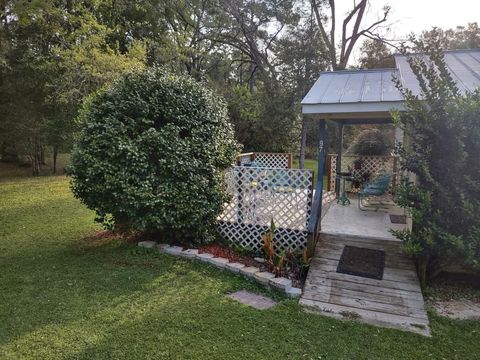 Tiny photo for 97 Neals Temple Road, Havana, FL 32333 (MLS # 394515)