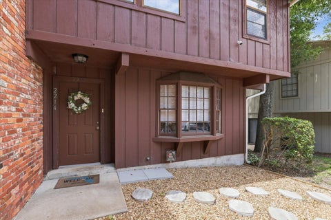 Photo of 2214 Timberwood Circle, Tallahassee, FL 32304 (MLS # 401006)