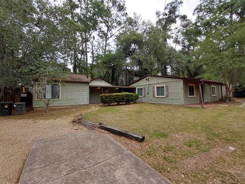 Photo of 2306 Escambia Drive #B, Tallahassee, FL 32304 (MLS # 399458)