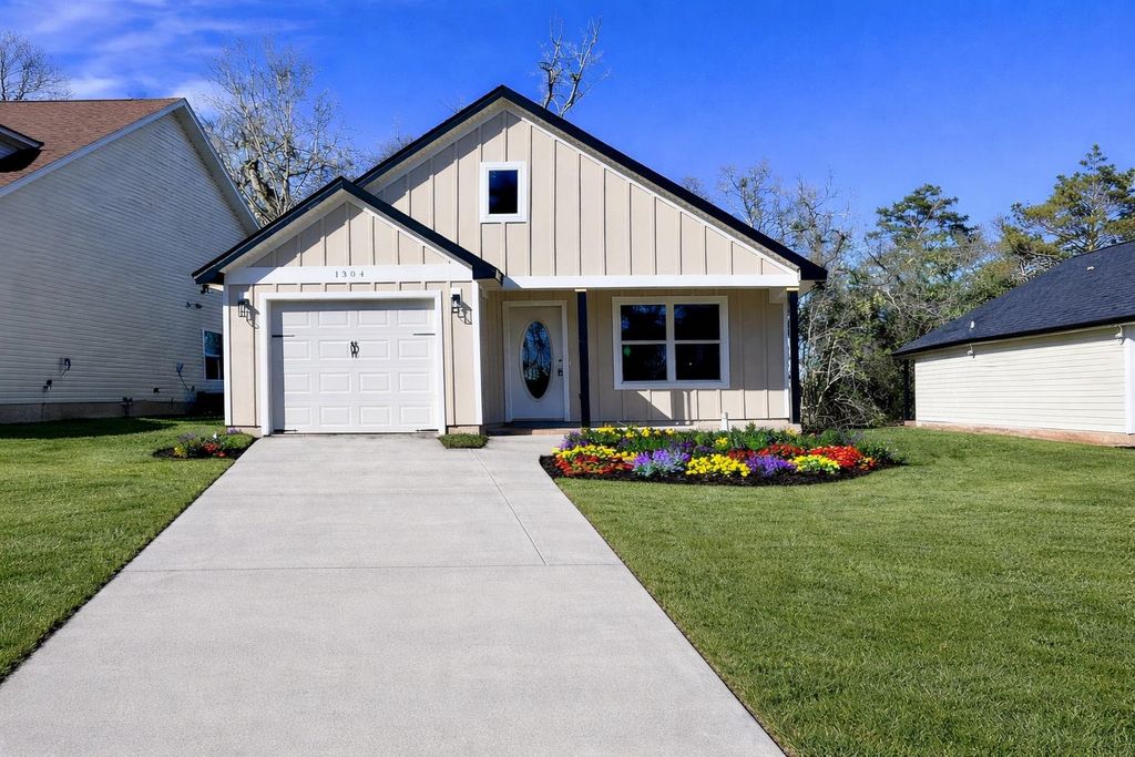 Photo of 1304 McCaskill Avenue, Tallahassee, FL 32310 (MLS # 396623)