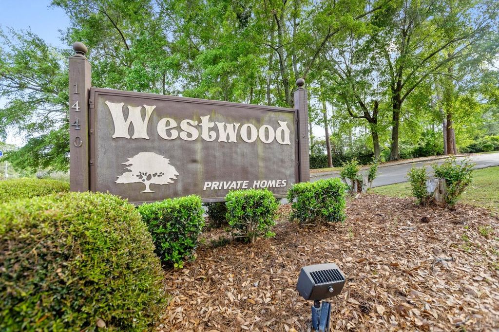 Photo of 208 WESTWOOD Dr, Tallahassee, FL 32304 (MLS # 398425)