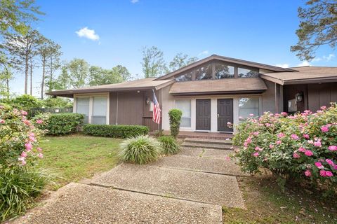Tiny photo for 208 WESTWOOD Dr, Tallahassee, FL 32304 (MLS # 398425)