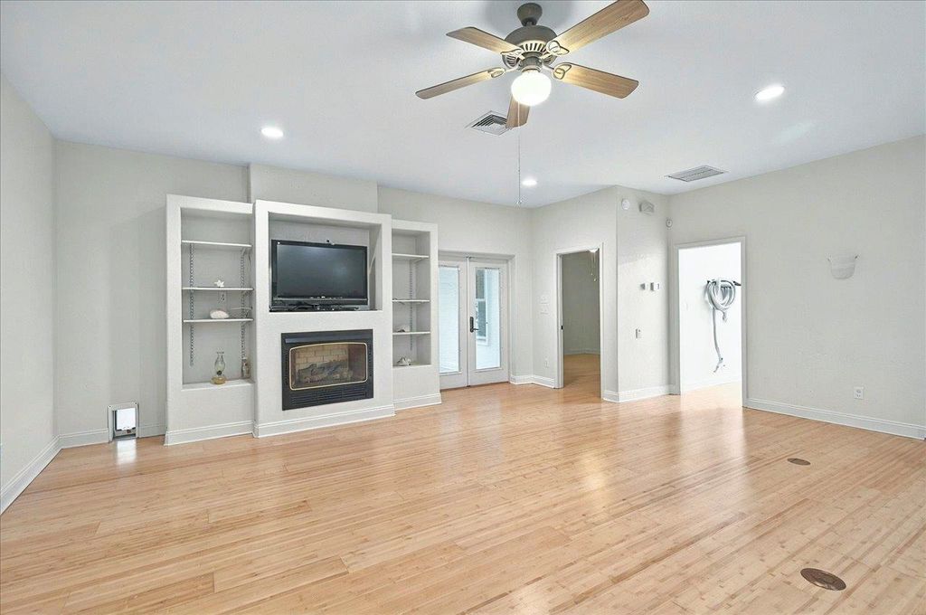 Photo of 3300 HARBOR CLUB Drive, Tallahassee, FL 32308 (MLS # 394169)