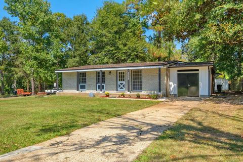 Photo of 2008 Scenic Road, Tallahassee, FL 32303 (MLS # 394978)