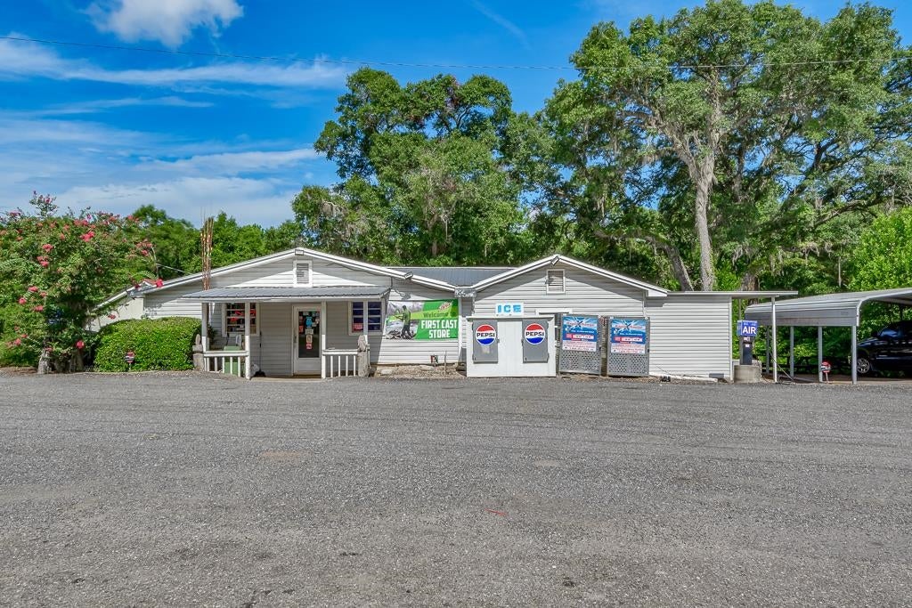 8328 Pat Thomas Pkwy, Quincy, FL 32351