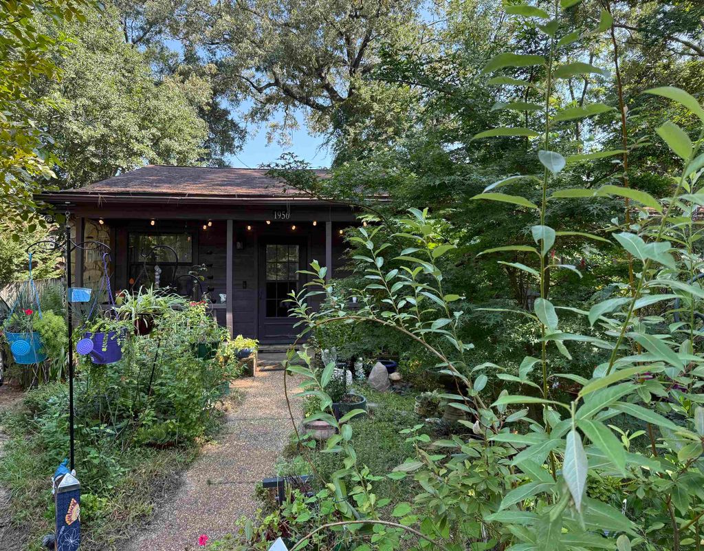 Photo of 1956 Rain Valley Court, Tallahassee, FL 32308 (MLS # 390177)