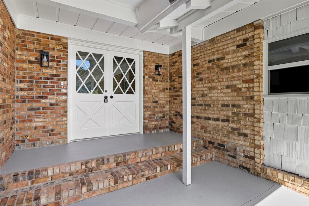 Photo of 4028 Ardara Drive Dr, Tallahassee, FL 32309 (MLS # 392356)