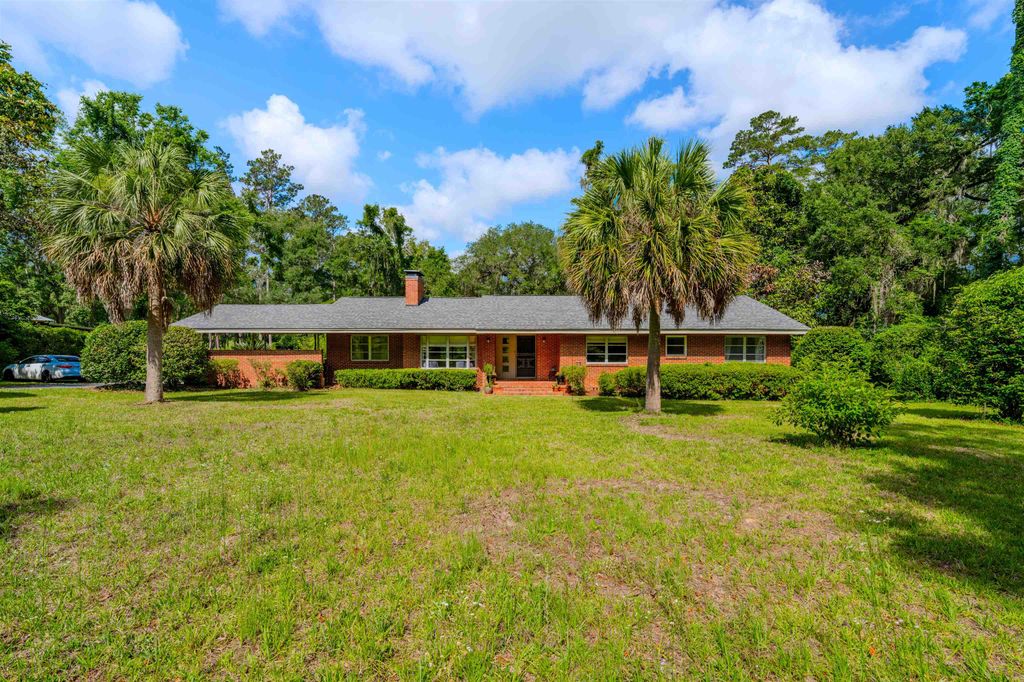 Photo of 3164 LAKESHORE Drive, Tallahassee, FL 32312 (MLS # 400278)